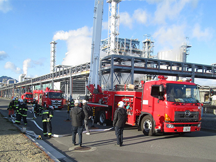 Ohtake Plant: Joint emergency drill with the local fire department (conducted in FY2021/3)