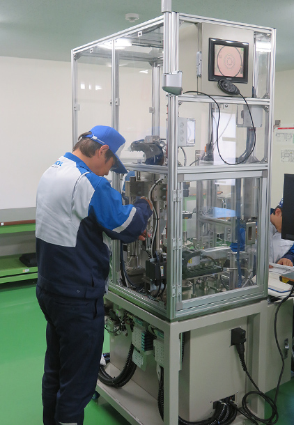 Assembling a training device during Maintenance Dojo training