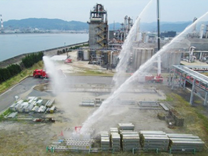 Aboshi Plant: Joint emergency drill with the local fire department and neighboring companies (conducted in FY2020/3)