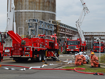 Emergency drill at a petroleum complex in Hyogo Prefecture (conducted in FY2020/3)
