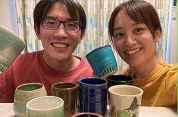 陶芸教室で作品作りに夢中！