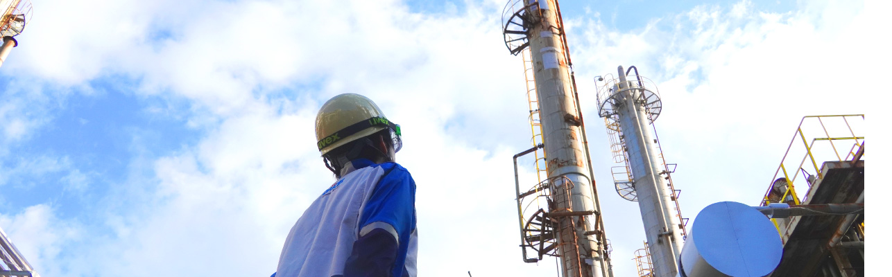 異なる文化や考え方を尊重しながら、チームで課題を乗り越える。